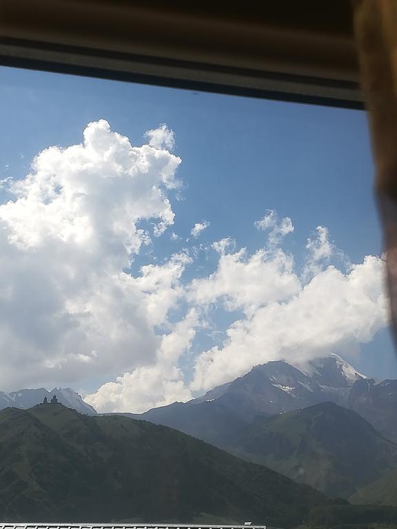 Nikoloz Guesthouse Kazbegi Luaran gambar